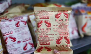 Two-shrimp instant noodle brand posts lowest profit in 4 years