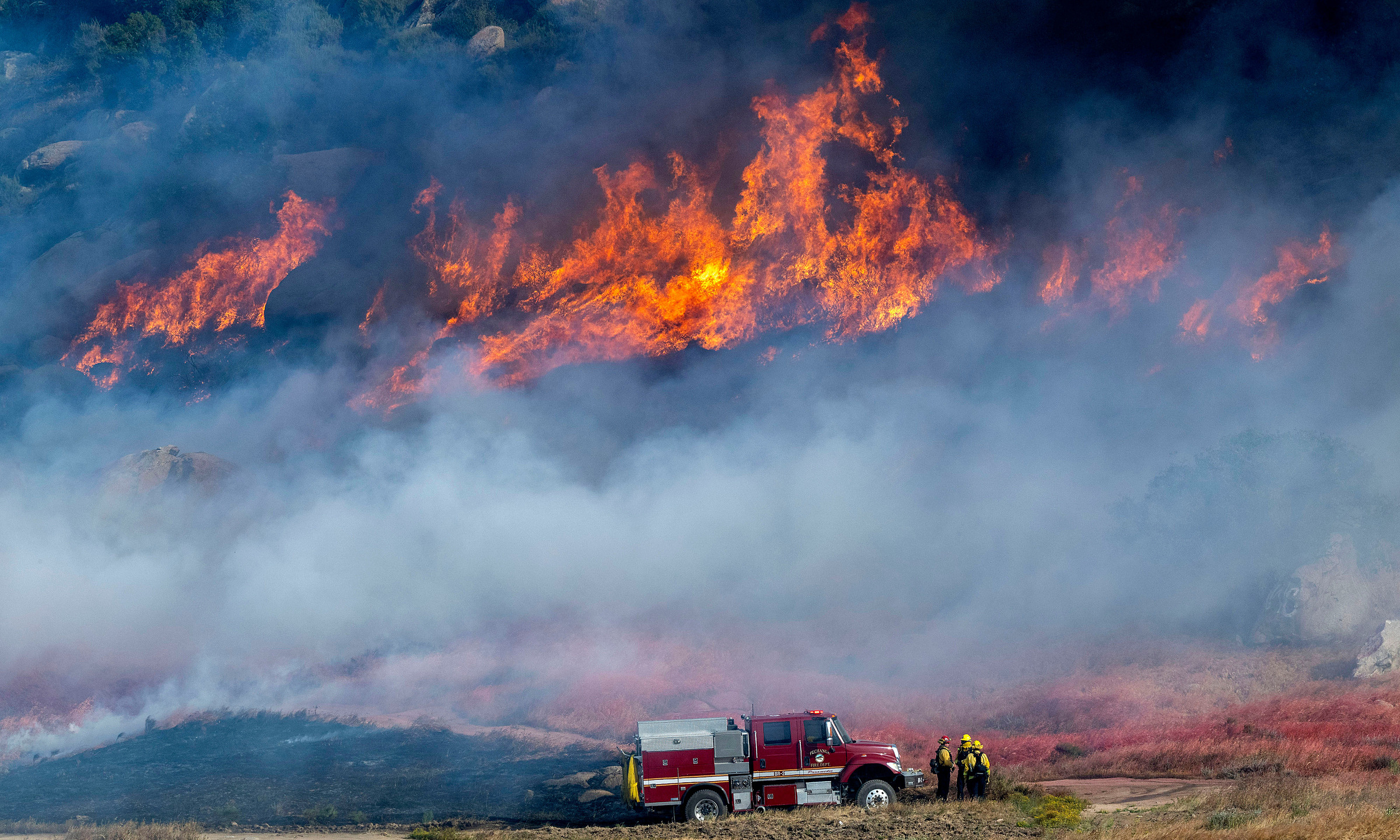 Wildfires erupt in southern California, thousands evacuated