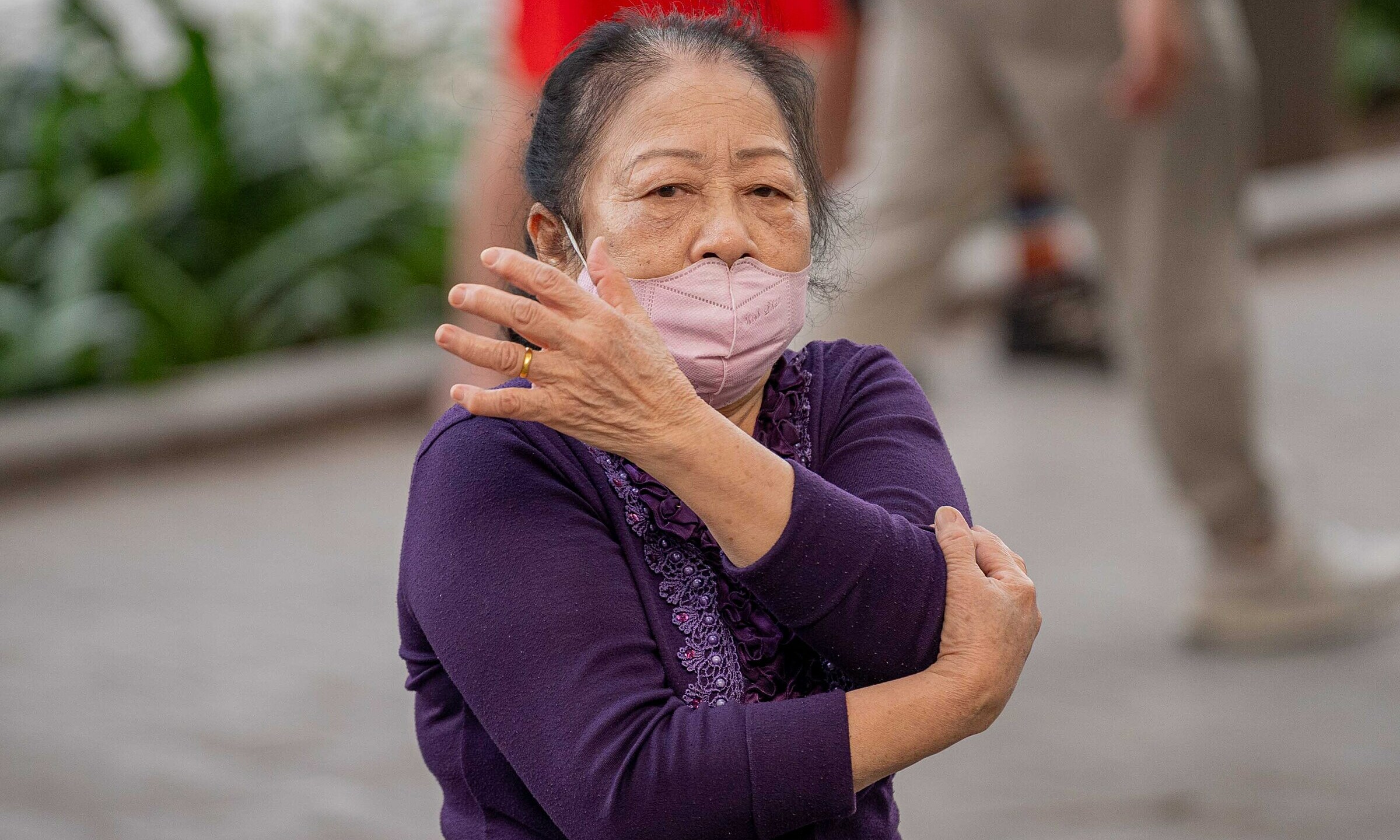 How to reduce joint pain in older adults