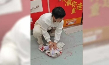 Girl receives donations for treatment after vomiting blood on subway