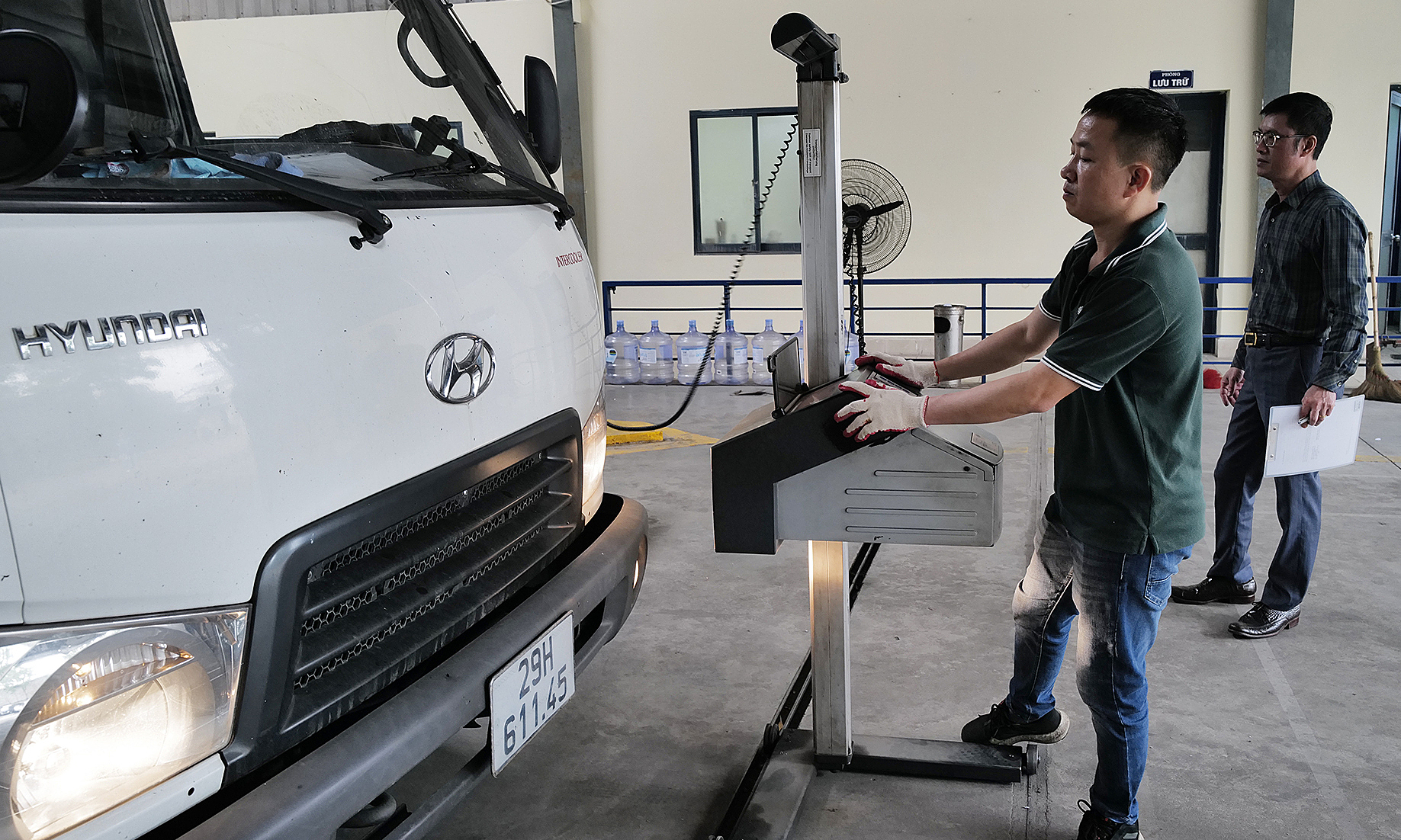 Inspection stickers to be removed from car windshields starting in 2027