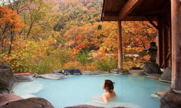 Japanese people live healthy lives through daily hot spring bathing