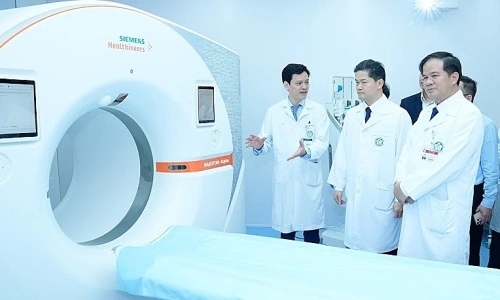 Bach Mai hospital operates two CT systems for early cancer detection