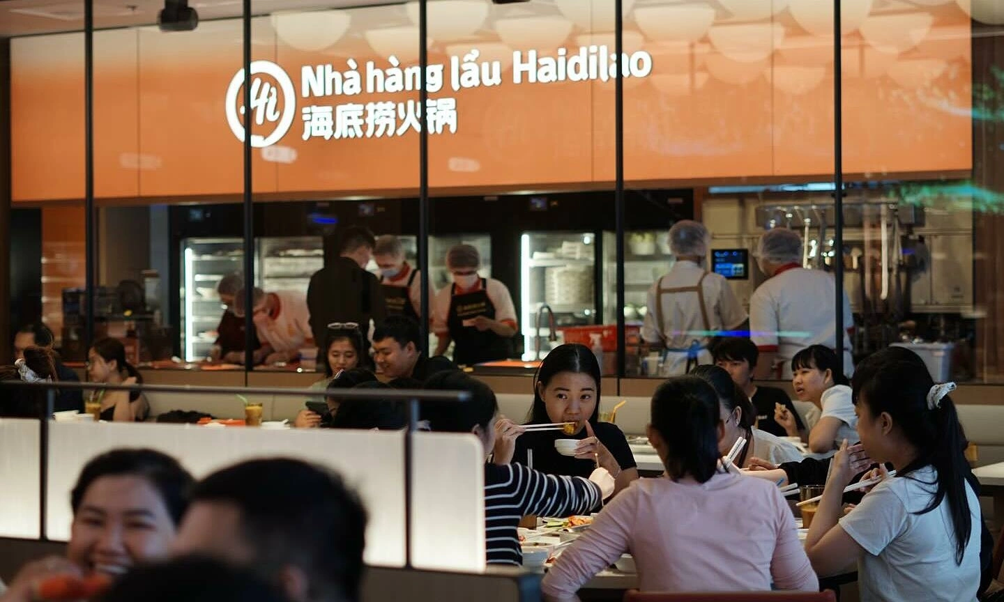 Haidilao hotpot restaurant chain earns over 2,400 billion VND in Vietnam