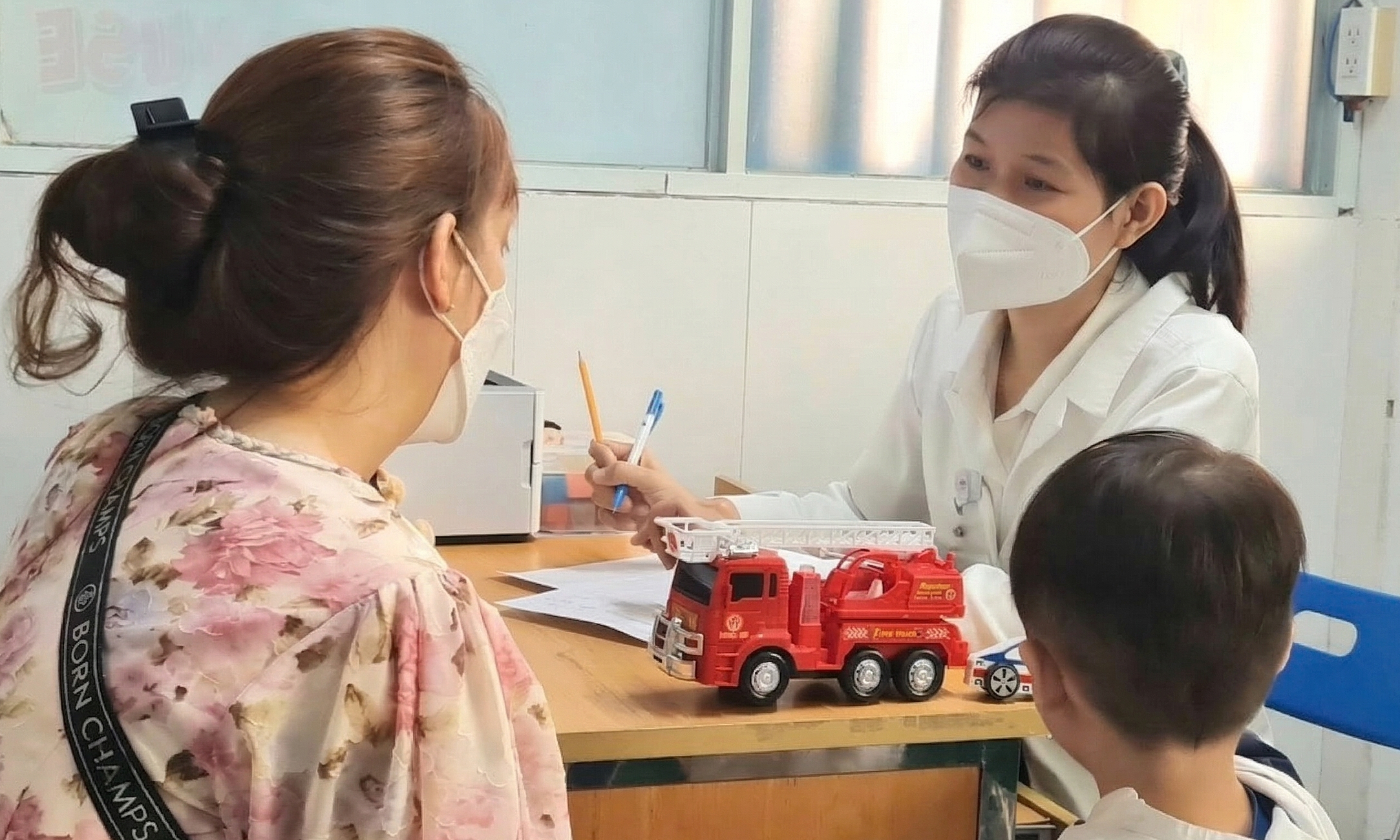 Doctor shares how to early recognize autism in children