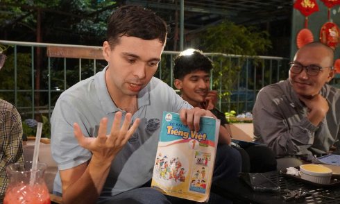 Cultural adaptation classes for foreigners in Hanoi