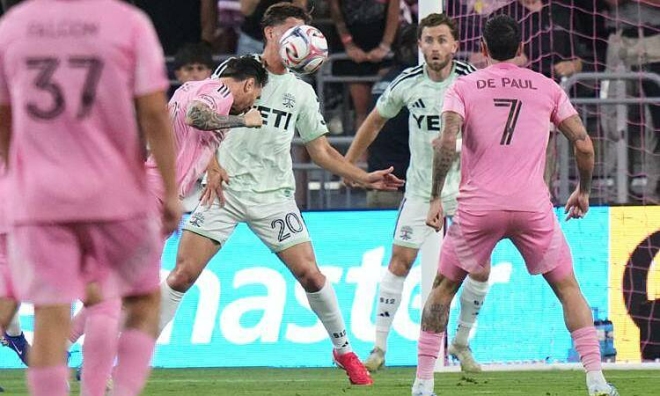 Messi scores in new stadium debut