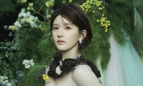 Actress Zhao Lusi's secrets to maintaining a tiny waist