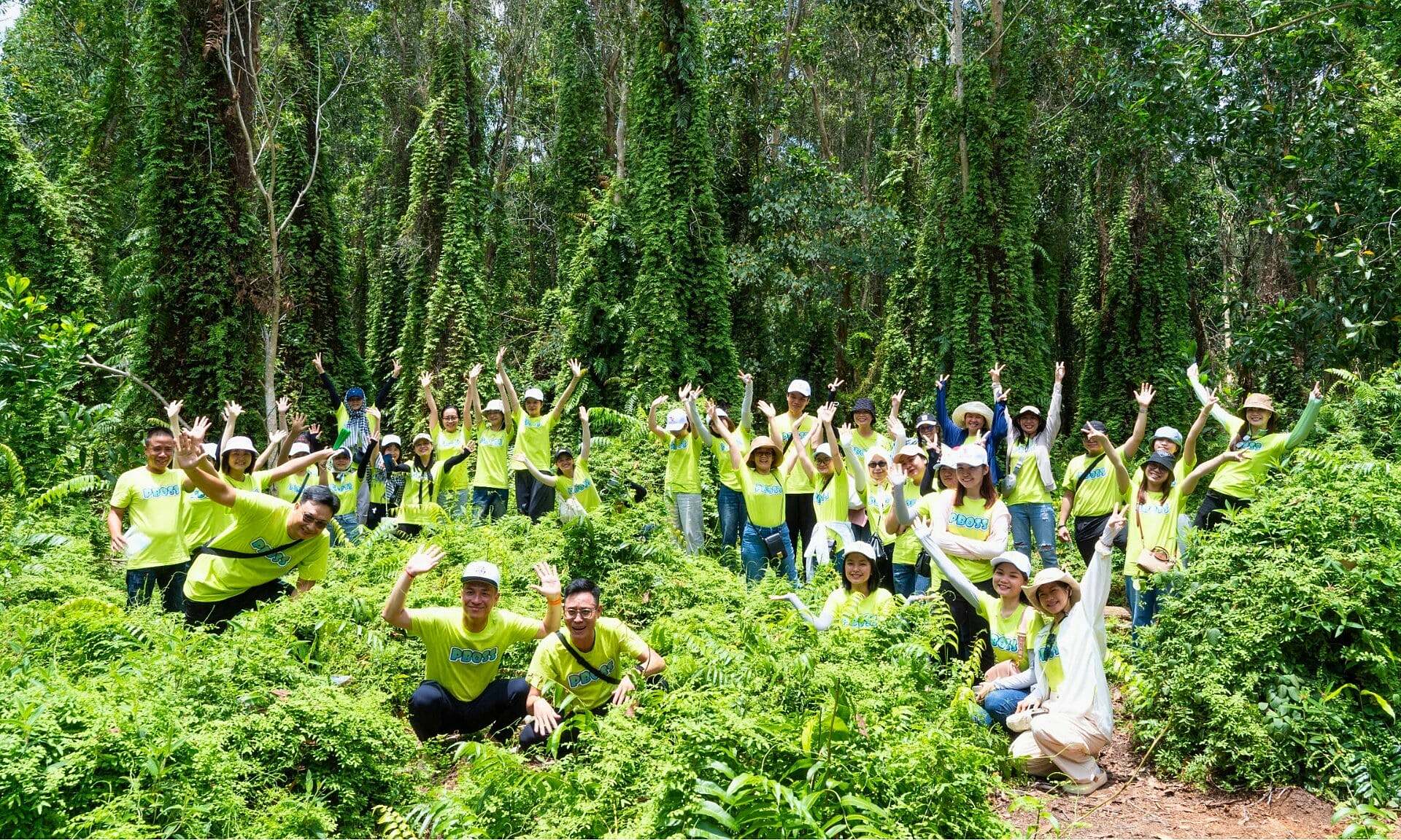 Vietluxtour introduces green tourism experiences at VITM 2026 festival