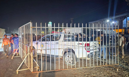Cambodia investigates group using iron fences to surround police car