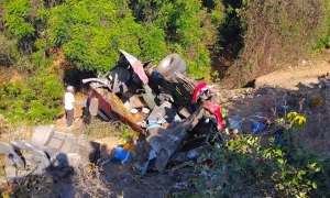 Bus accident in Lam Dong kills three