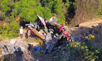 Bus accident in Lam Dong kills three