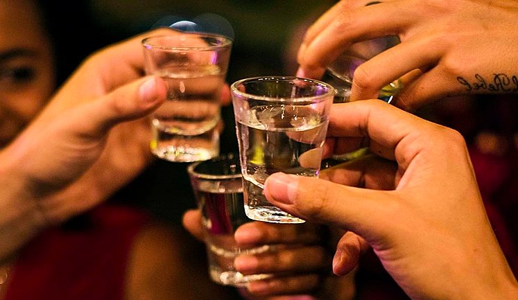 Forcing others to drink alcohol incurs fines of up to three million VND