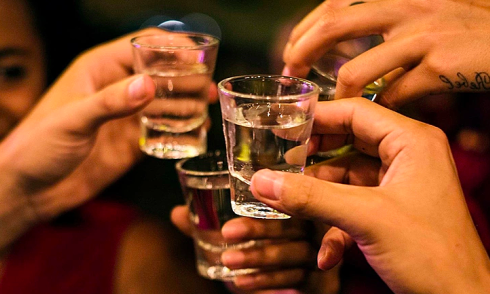 Forcing others to drink alcohol incurs fines of up to three million VND