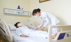 Pulmonary tuberculosis diagnosed after two weeks of coughing up blood