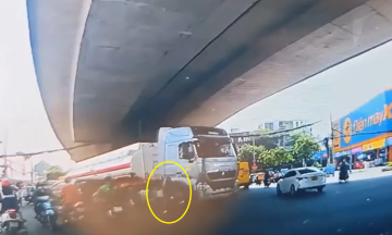 Motorcyclist narrowly escapes death turning left near tanker truck