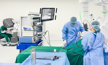 Robot-assisted surgery, "two-in-one," treats thymoma and myasthenia gravis