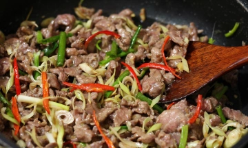 Foods to eat and limit for cancer prevention