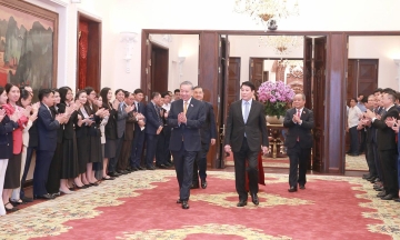 General secretary To Lam meets officials of the presidential office