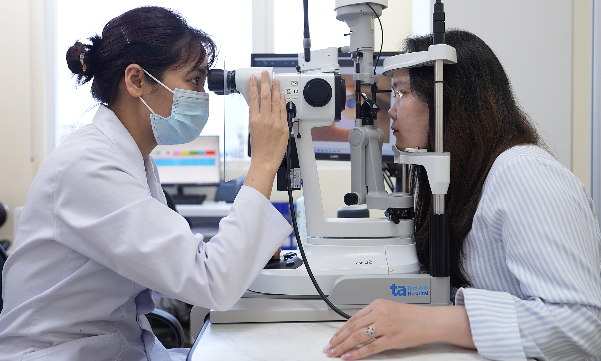 What happens with severe myopia?