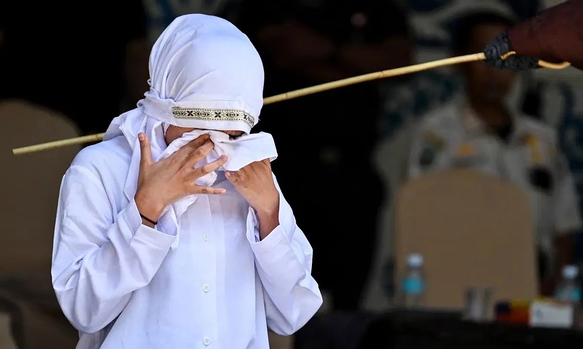 Couple receives 200 lashes for premarital relations