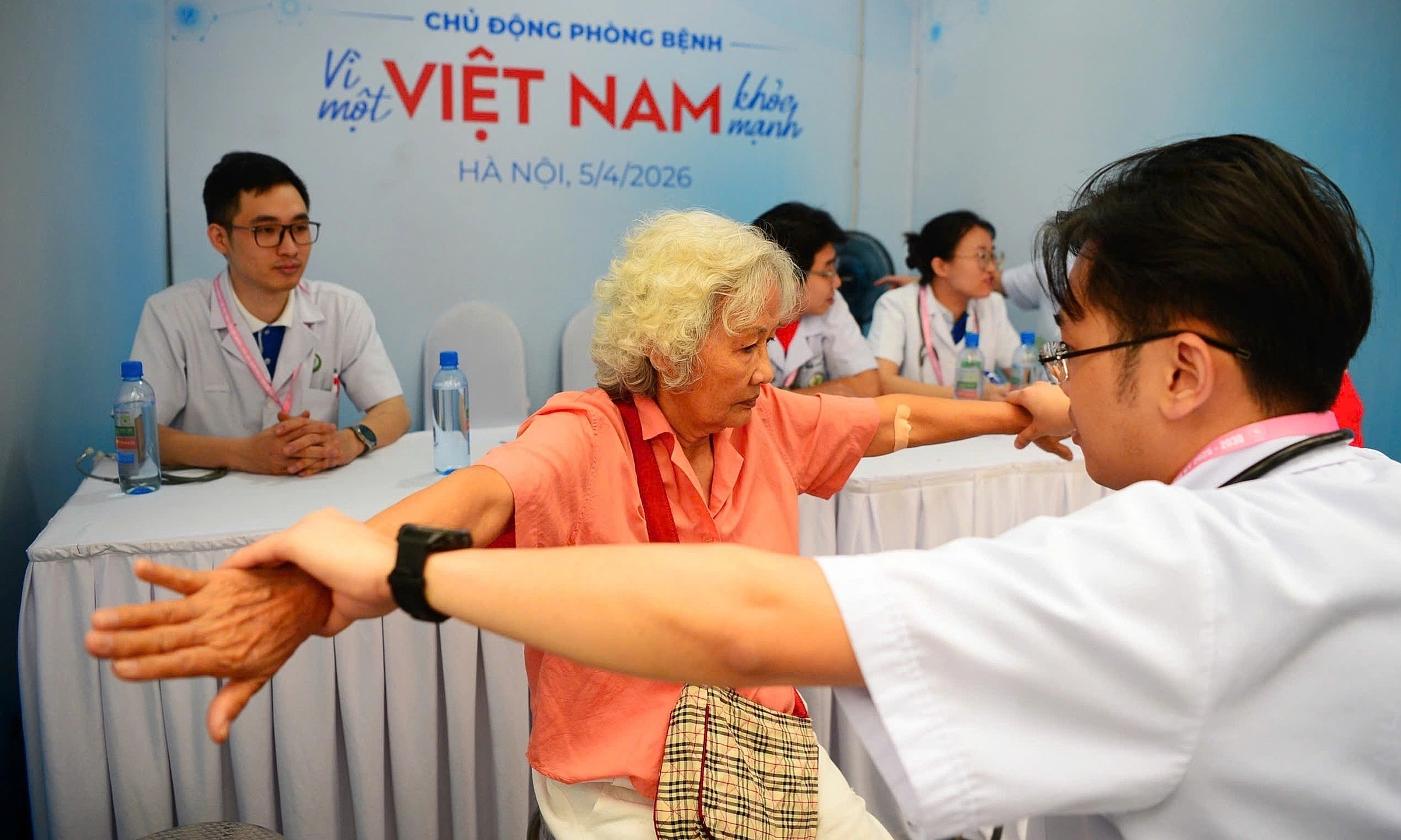 Vietnamese people experience more illness due to 'rich' lifestyle