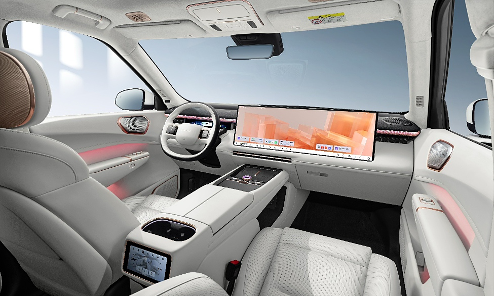 Business class interior in the Lynk & Co 900