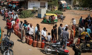 Gas price surge forces Indian laborers to leave cities for home