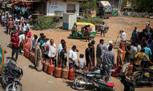 Gas price surge forces Indian laborers to leave cities for home