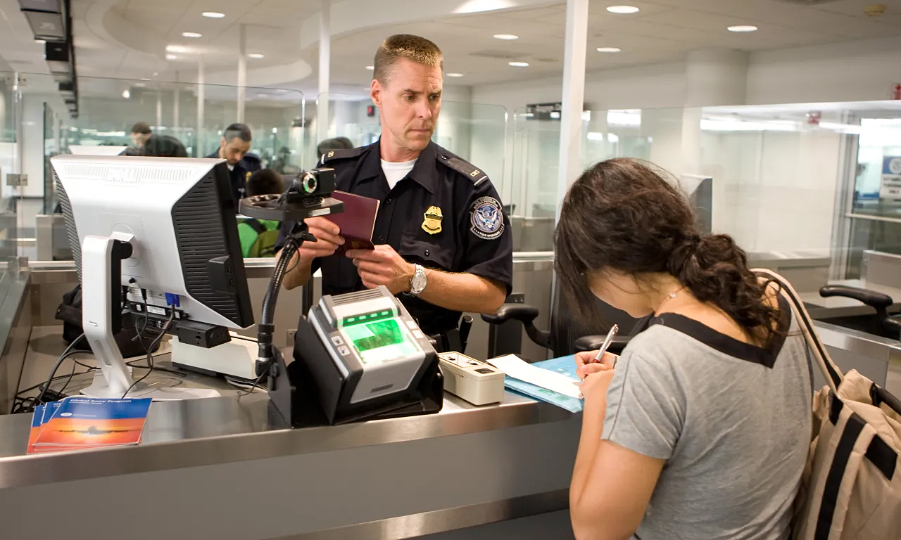 US threatens to withdraw immigration staff from major airports
