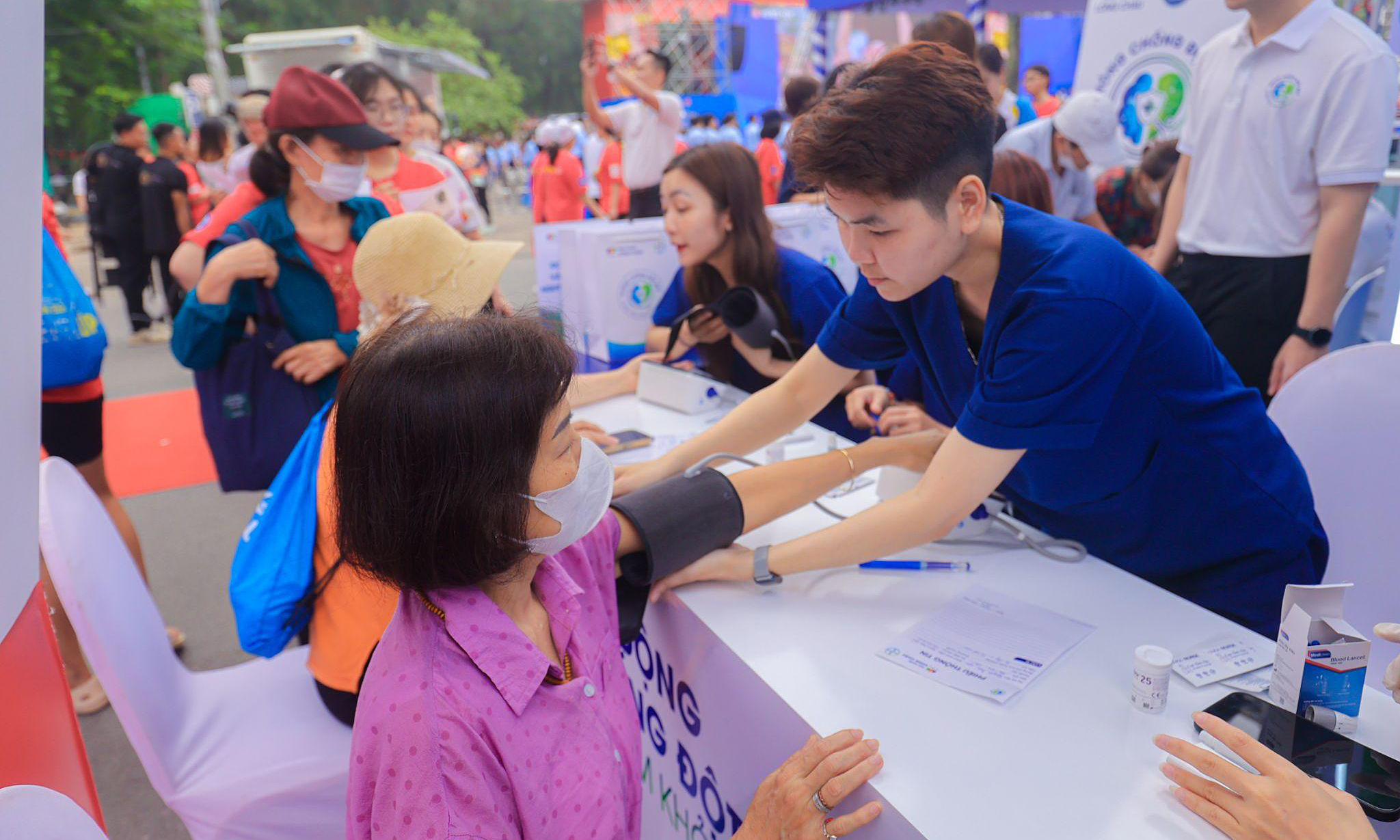 Long Chau, Bayer, Omron collaborate on public health screenings