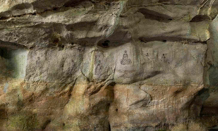 Rock carvings of 18 arhats on a cliff face