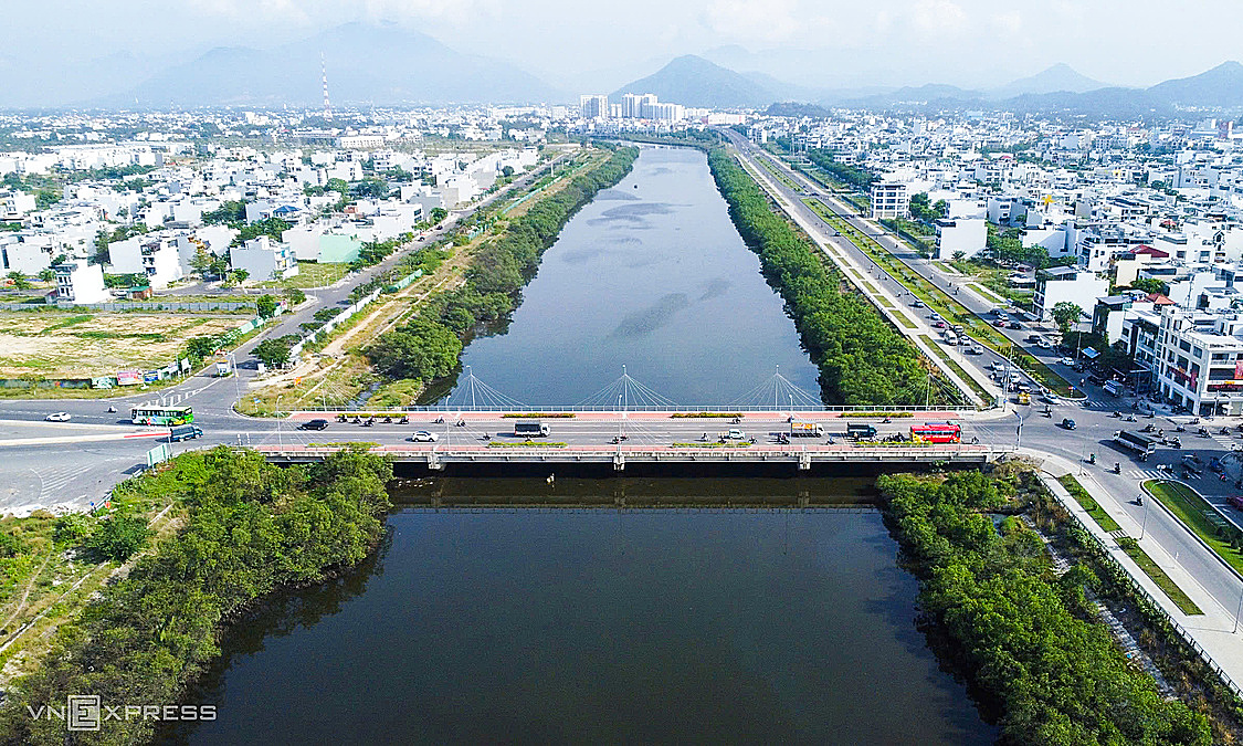 Trees 'obstruct' acceptance of river embankment project in Nha Trang