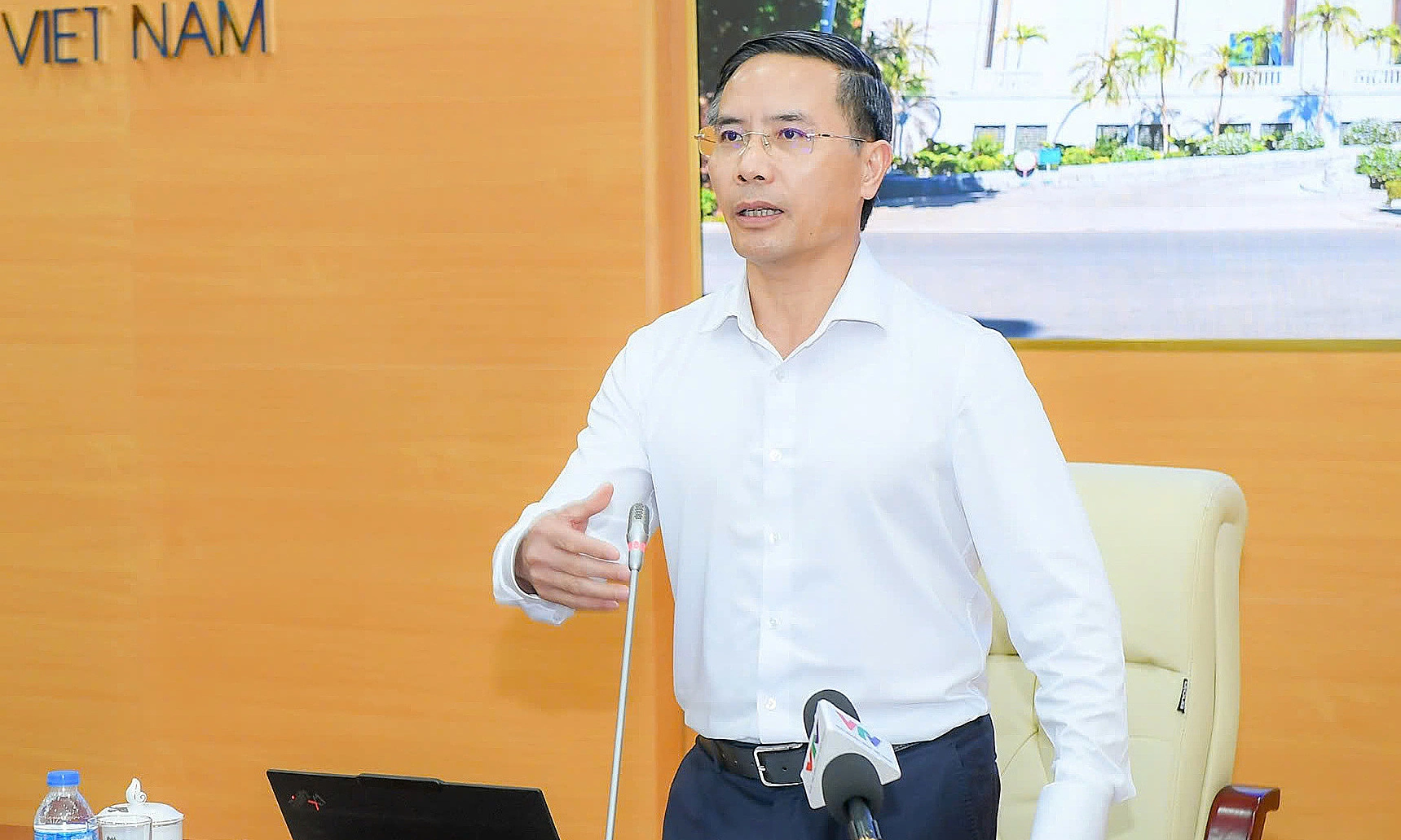 Banks commit to reducing interest rates