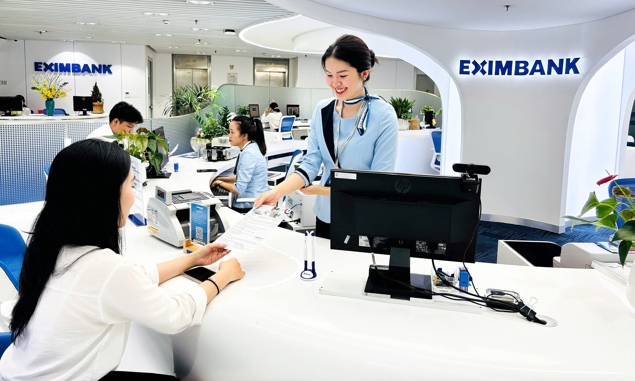 Eximbank integrates Apple Pay for Visa cards