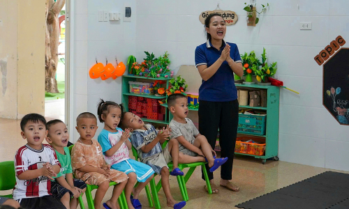 Promotion review for hundreds of teachers 'stuck' at rank III