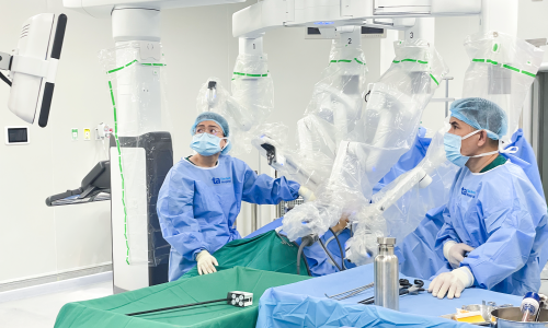 Robotic surgery 'repairs' diaphragm for man