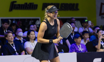 World's number one pickleball player interacts with Vietnamese audience