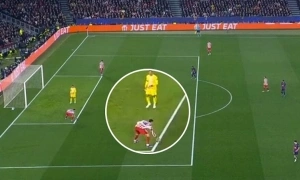 Referee overlooks handball incident by Atletico defender