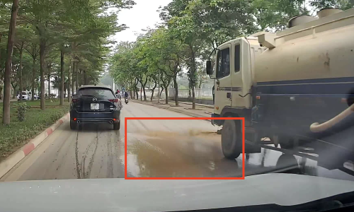 Tanker truck sprays muddy water onto Hanoi streets