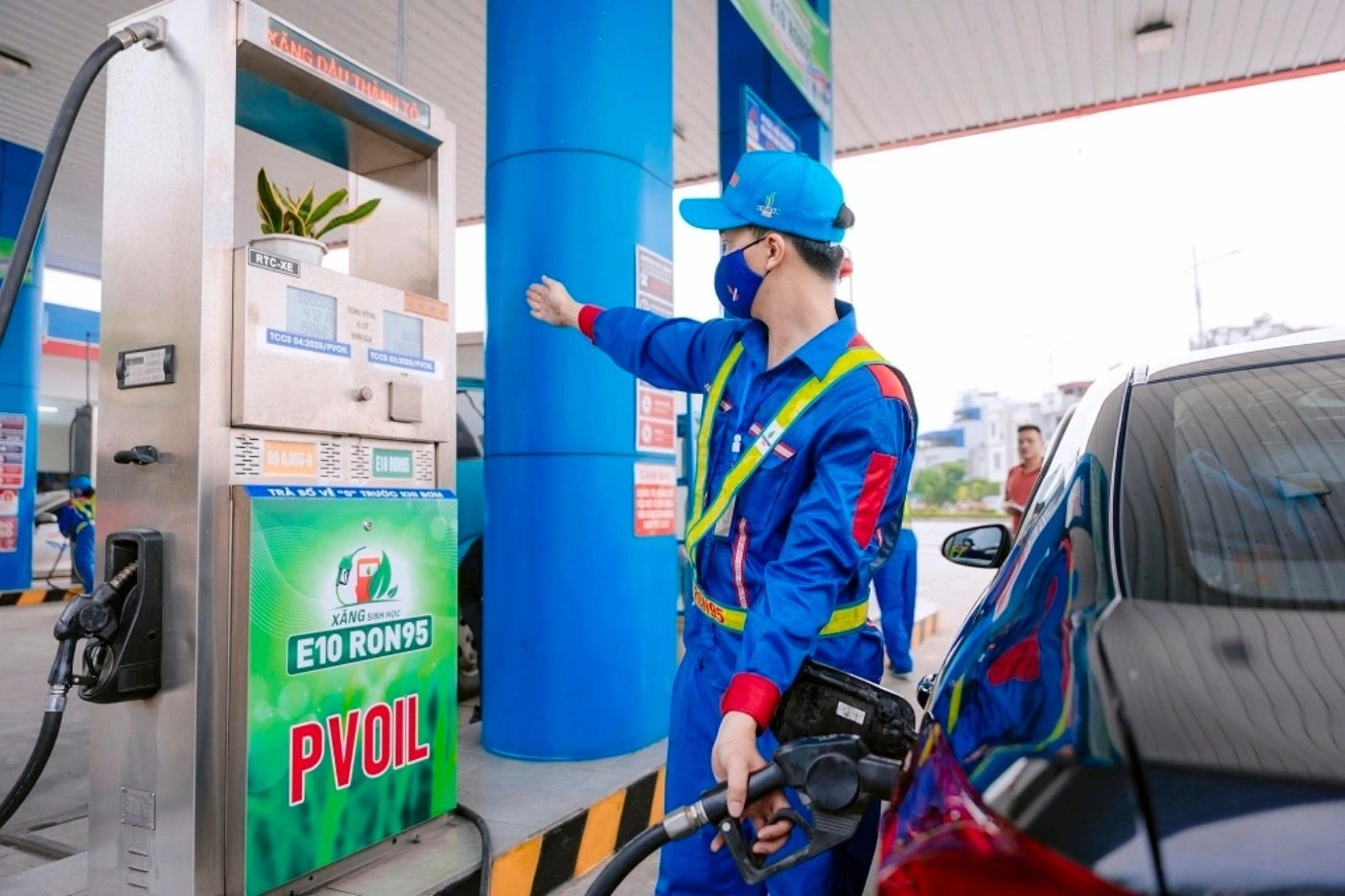 Ministry of Industry and Trade proposes selling E10 gasoline nationwide from 30/4