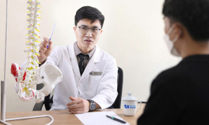 What does persistent dull back pain warn about?