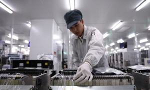 China's factory gate prices rise for the first time in three years