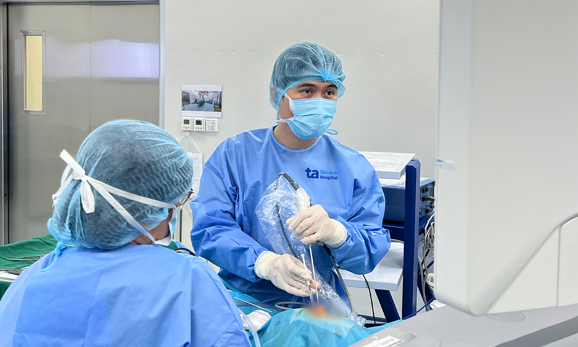 Orthodontic screw "lost" in maxillary sinus