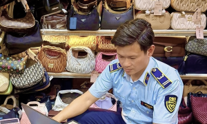 Seven stores selling counterfeit Gucci, Nike products fined over 200 million VND