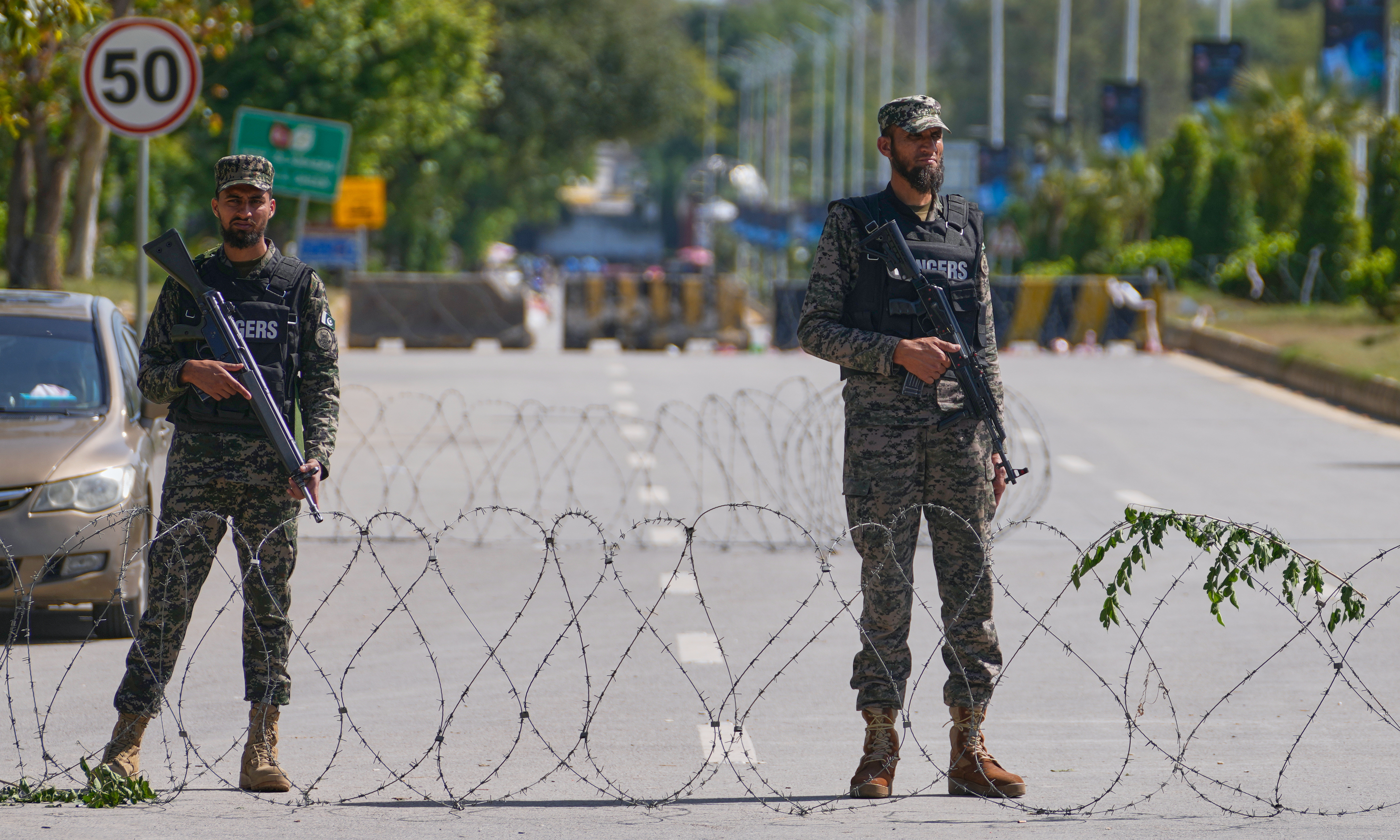 Pakistan blocks roads, locks down hotel for Iran-US talks