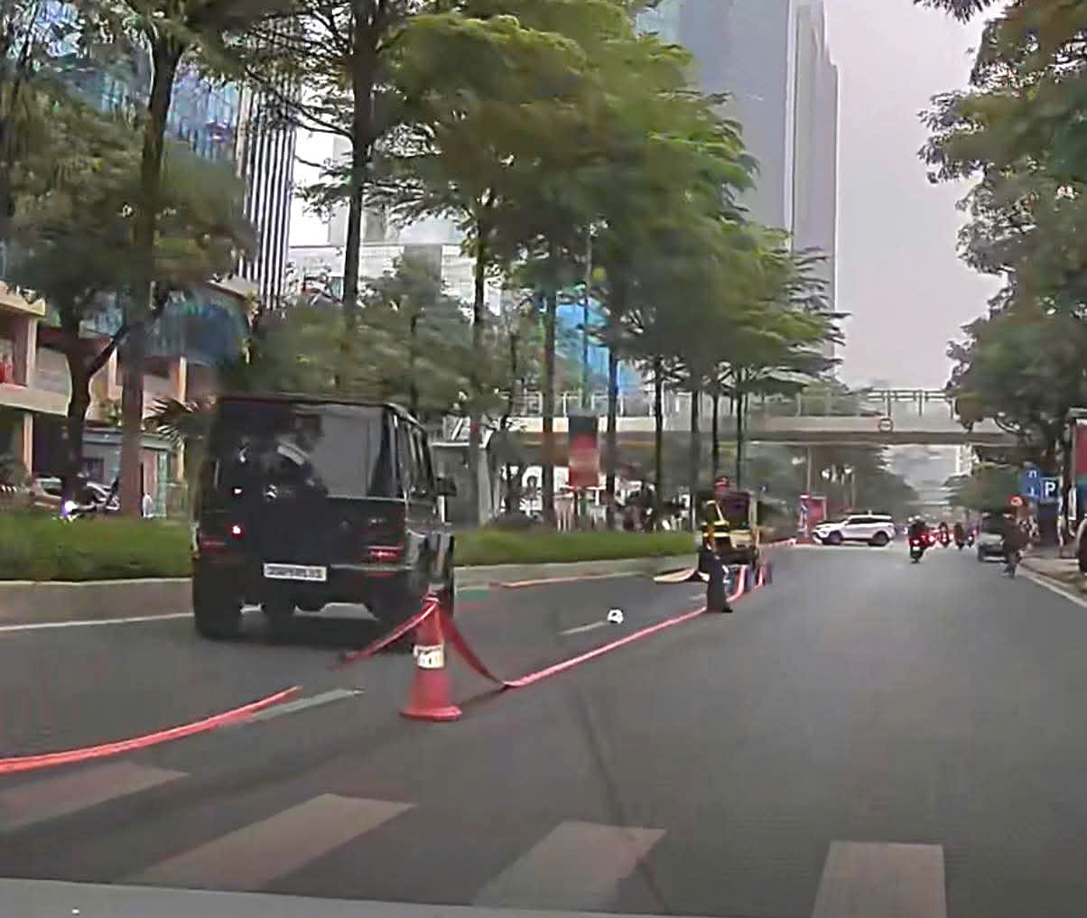 Elderly man in Hanoi fatally hit while crossing street