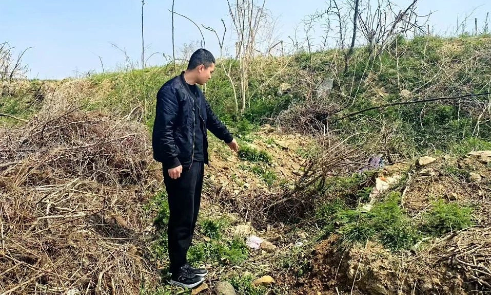 Strange behavior unmasks killer impersonating victim