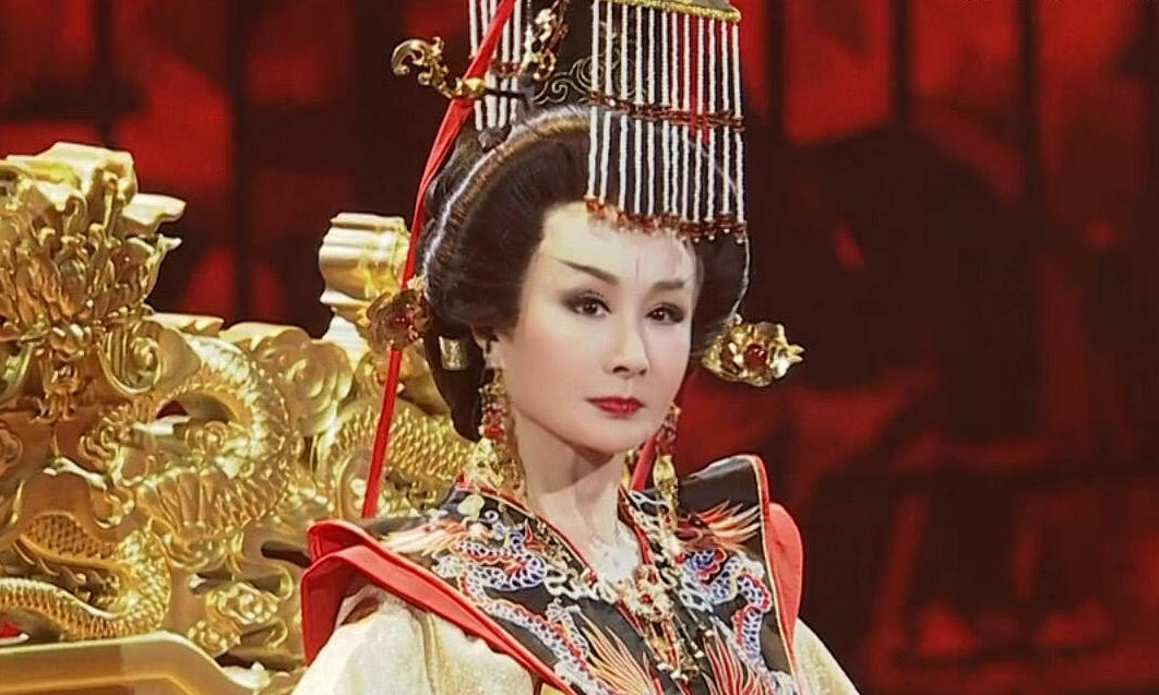 Phan Nghinh Tu's youthful demeanor draws attention