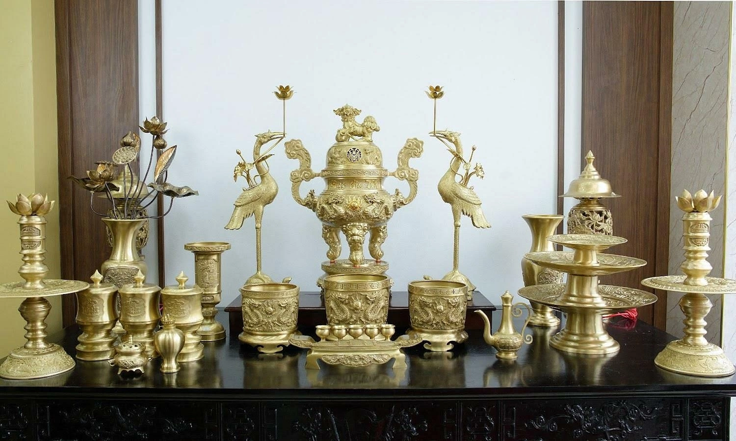 De Nhat Dinh: A 50-year-old bronze casting workshop in Nam Dinh